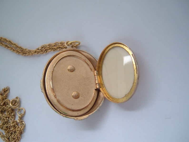 Cameo Pendant,Cameo Locket jewelry,Vintage locket,Victorian cameo locket,green patina Vintage Upcycle,Coro Cameo locket Necklace