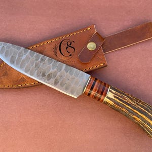 Individuell eingraviertes Geschenk Handgefertigter D2 Stahl Jagdmesser mit Geweih Griff, Bestes Hirschhorn Camping Überlebensmesser, Geburtstagsgeschenk für Ihn