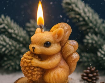 Vela de soja de ardilla otoñal hecha a mano, inspirada en el bosque, un regalo acogedor para el hogar.