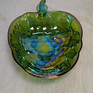 Vintage Indiana Carnival Glass Green Iridescent Grape Pattern Serving Bowl – Fruit/Salad Dish