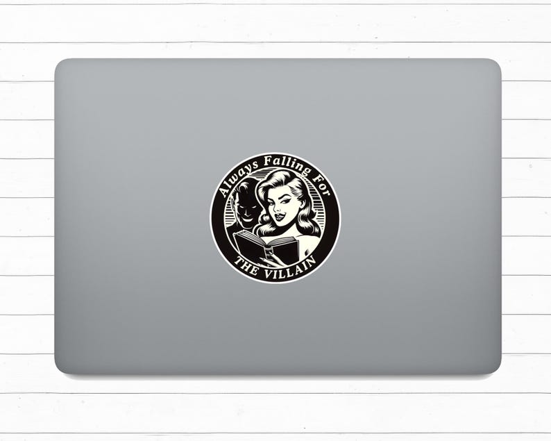 Op de afbeelding: Zwart-witte sticker met een vrouw die een boek leest. De tekst luidt "Always Falling For The Villain".