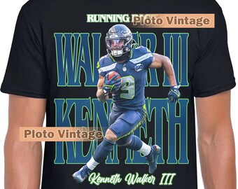 Bootleg Kenneth Walker III Graphic T-Shirt | Sports DTG Print Tee | Limited Shirt Bestseller Unique Artwork Vintage Fashion Alpha Retro Wear
