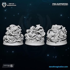 Puede incluir: Una taza de cerámica blanca con un asa negra y el texto "But First, Coffee" en negrita negra. La taza se encuentra sobre un fondo neutro, resaltando su diseño simple.