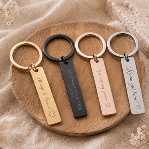 Schlüsselanhänger mit Gravur aus Edelstahl, personalisiert mit Name, Datum oder Symbol, Geschenk für Partner und Freunde