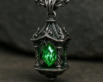 Colgante de linterna de cristal esmeralda: collar gótico de plata antigua