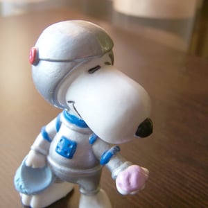 Vintage Peanuts Snoopy Astronaut Figure PVC Snoopy Moon Rocks