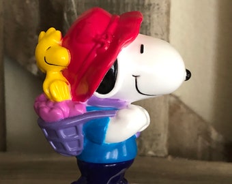 Vintage Snoopy and Woodstock Deliver Valentine Hearts PVC Figure