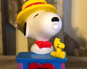 Vintage Snoopy at the Kissing Booth Peanuts Valentine's Day PVC Figure