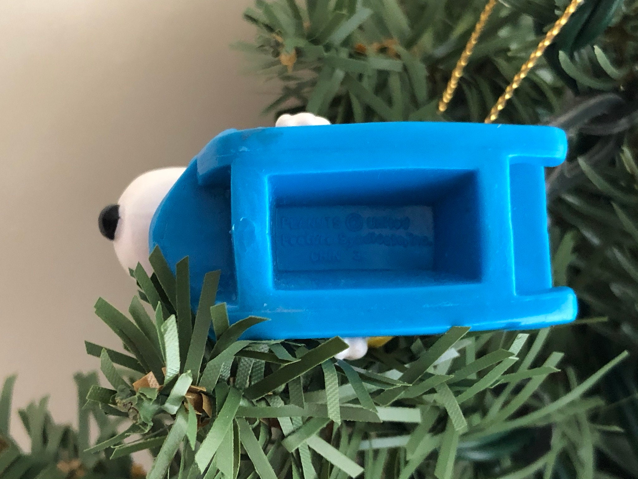 そりに乗ったヴィンテージのスヌーピーのクリスマスオーナメント そりに乗ったヴィンテージのスヌーピーのクリスマスオーナメント