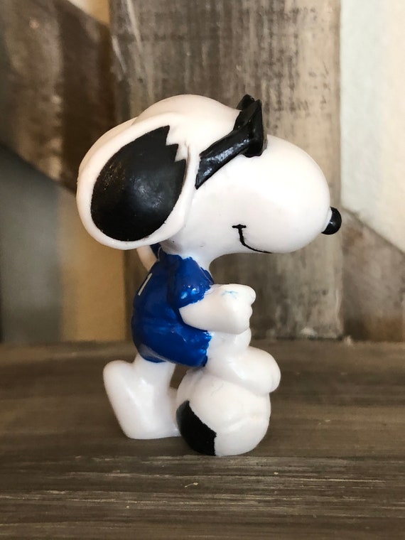 Vintage Snoopy Fußballspieler trägt Sonnenbrille Snoopy PVC Figur  Schnüffelfigur Snoopy Miniatur Vintage Erdnüsse Figur - .de