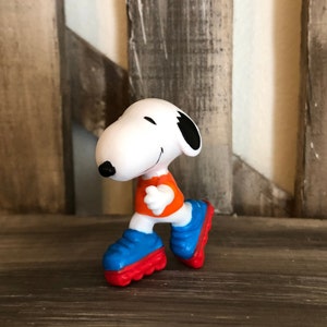 Vintage Peanuts Snoopy on Inline Skates | Snoopy Skating | Snoopy PVC | Miniature PVC Figure | Orange T Shirt | Red and Blue Skates