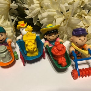 Zabawki Peanuts Farm z McDonald's Happy Meal z 1989 r. Figurki Peanuts — Twój wybór