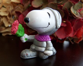 Vintage Snoopy Knight Suit of Armor Peanuts Snoopy Valentine's Day Miniature Figurine PVC from Whitman Chocolates Box