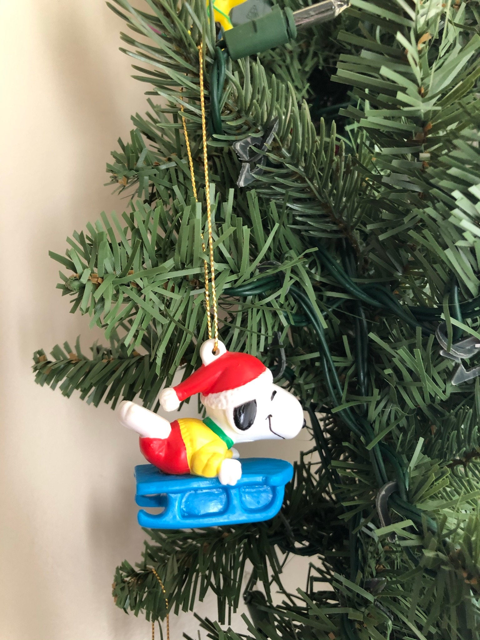 そりに乗ったヴィンテージのスヌーピーのクリスマスオーナメント そりに乗ったヴィンテージのスヌーピーのクリスマスオーナメント
