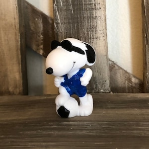 Vintage Snoopy Soccer Player Wearing Sunglasses | Snoopy PVC Figure | Snoopy Figurine | Snoopy Miniature | Vintage Peanuts Figure