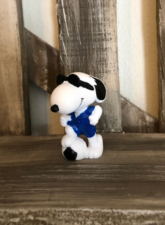 Vintage Snoopy Fußballspieler trägt Sonnenbrille Snoopy PVC Figur  Schnüffelfigur Snoopy Miniatur Vintage Erdnüsse Figur - .de