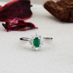 Emerald Engagement Ring, Oval Cut Green Gemstone with Diamond Halo, Solid Gold Classic Ring, Emerald Ring for Her, May Birthstone Jewelry
