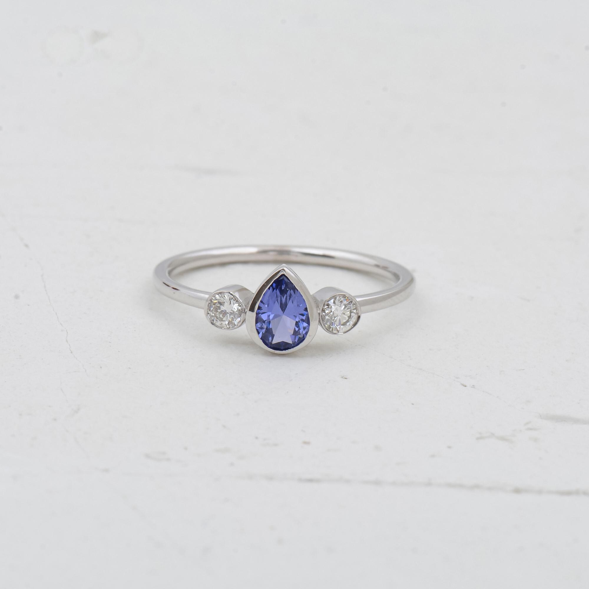 Tanzanite Pear Cut Ring With Diamonds, Tanzanite Ring İn Solid Gold, Tanzanite Three Stone Ring, Dainty Tanzanite Engagement Ring