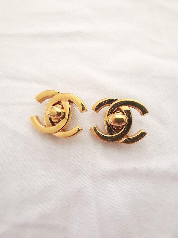 Vintage Chanel 95A Gold CC turnlock clip on earrings