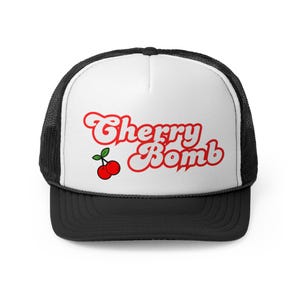 Cherry Bomb Trucker Hat Retro 70er Jahre Snapback Cap, Vintage Inspirierte Netzmütze, Rockabilly Y2K Ästhetik
