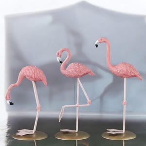 Figura de resina de flamenco en tinta: linda decoración de escritorio de dibujos animados, decoración de sala de estar y mesa, accesorio para el hogar hecho a mano