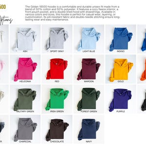 K&ouml;nnte beinhalten: Eine Farbkarte mit 18 verschiedenen Farben von Gildan 18500 Hoodies. Die Karte enth&auml;lt Farben wie Wei&szlig;, Asche, Sportgrau, Hellblau, Indigo, Royal, Hellrosa, Heliconia, Rot, Weinrot, Gold, Orange, Sand, Milit&auml;rgr&uuml;n, Irischgr&uuml;n, Waldgr&uuml;n, Lila, Schwarz, Dunkelgrau meliert, Anthrazit, Schokolade und Marine.