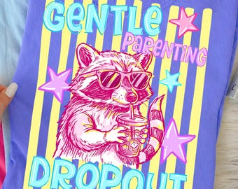 Mapache con pinceladas a rayas PNG, Preppy Gentle Parenting Dropout PNG, Mamá mapache divertida PNG, Mapache estrella sublimado PNG, Mamá humorística PNG