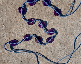 Cintura Rhys / Pietre semipreziose viola miste su cordino scamosciato blu - EDIZIONE LIMITATA
