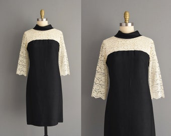 1960s vintage Black & White Lace Cocktail Party Dress | Medium