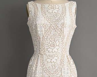Vestido vintage de los años 50 / Precioso vestido de cóctel de boda de encaje blanco con efecto ondulado / XS