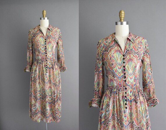 vintage 1950s | Carole King Paisley Print Long Sle