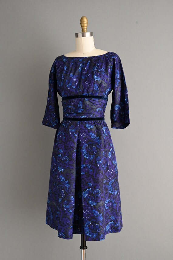 1950s vintage dress | Black & Blue Abstract Silk … - image 9