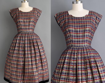 Vestido vintage de los años 50 / Vestido de falda amplia con rayas metálicas doradas de Jonathan Logan / Talla pequeña
