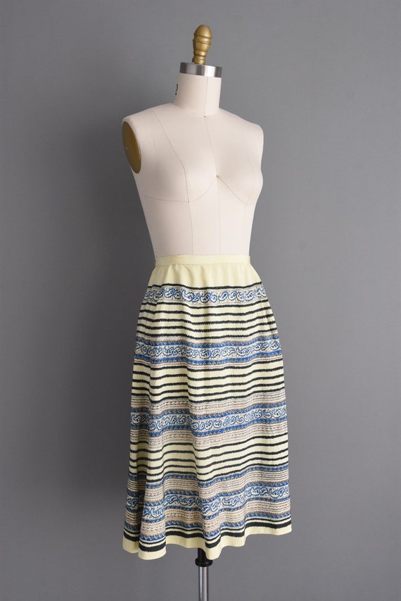 1950s Vintage Rayon Print Skirt | Small | - image 4