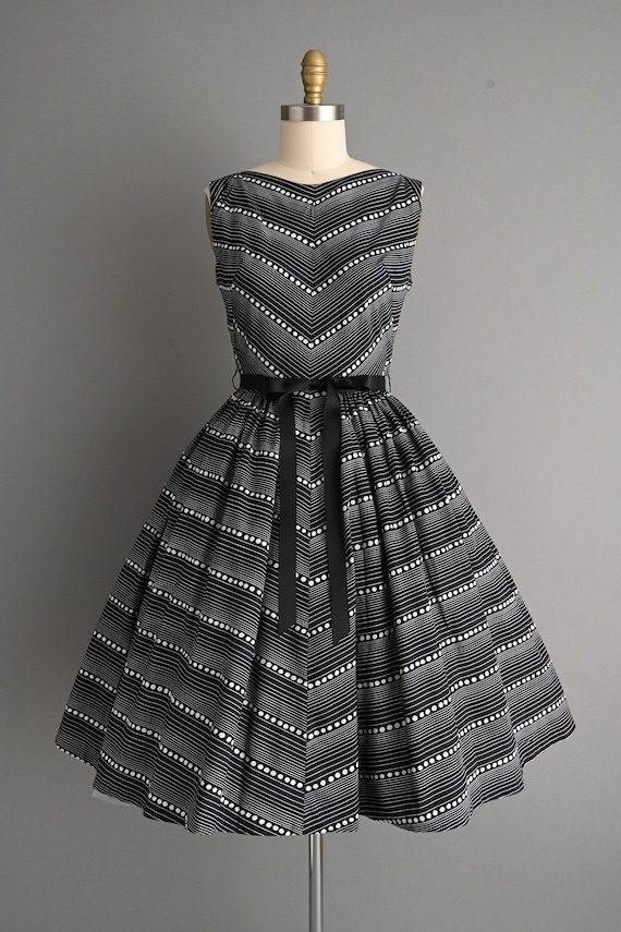 1950s vintage dress | Black & White Circle Cotton… - image 2