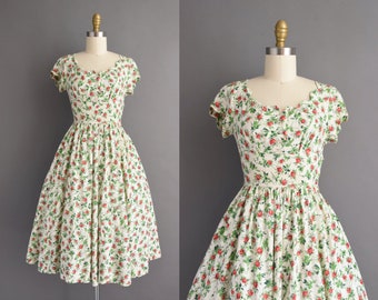 1950s vintage dress | Vicky Vaughn Red & Green Floral Print Scallop Trim Linen Full Skirt Summer Dress | XS Small