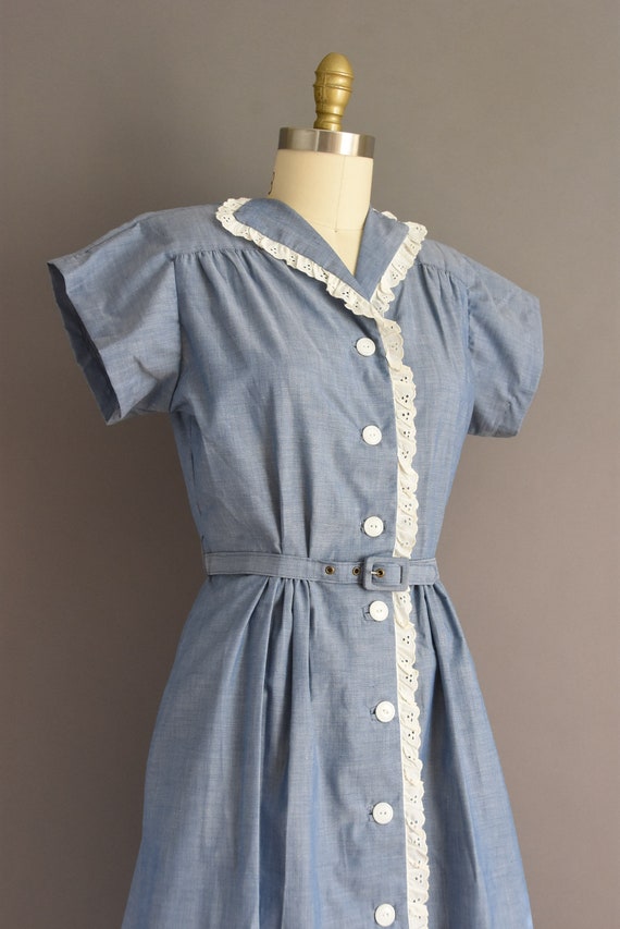 vintage 1950s Chambray Blue Eyelet Cotton Day Dre… - image 5