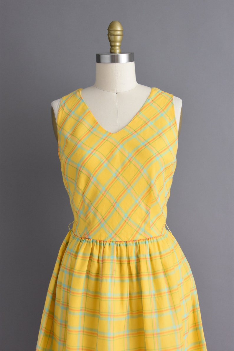 Vintage 1960er Jahre Kleid gelbes & mintblaues ärmelloses Sommerkleid aus Baumwolle Mittelgroß Bild 3