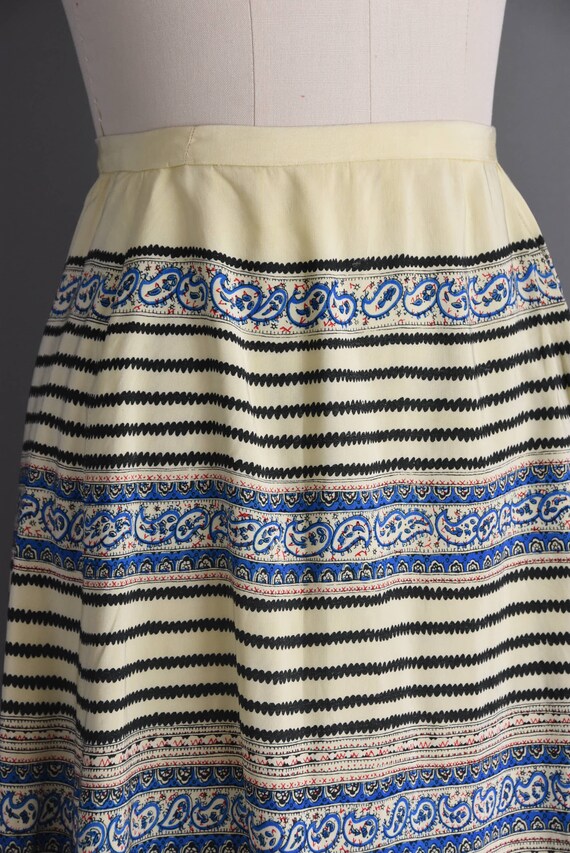 1950s Vintage Rayon Print Skirt | Small | - image 5