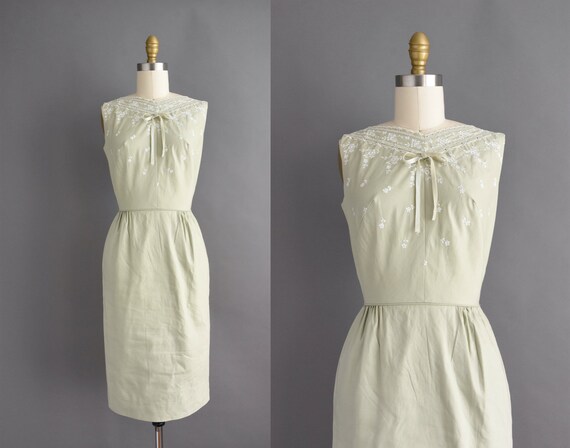 vintage 1950s | Mint Green Embroidered Floral Cock