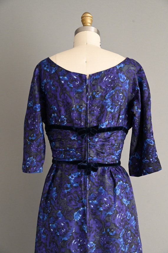 1950s vintage dress | Black & Blue Abstract Silk … - image 6
