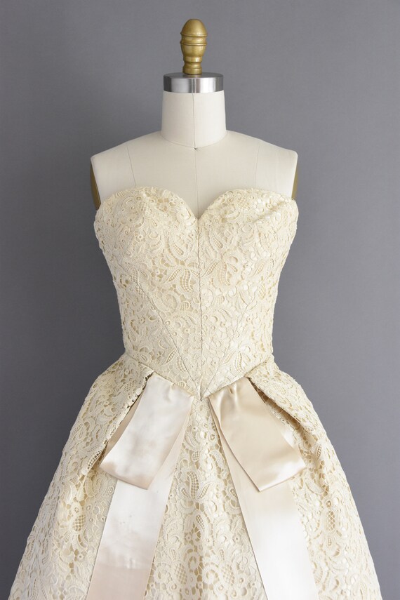 Round Neck 1950's Short Vintage Style Tea Length Wedding Dress