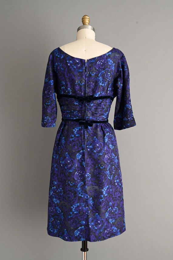 1950s vintage dress | Black & Blue Abstract Silk … - image 7