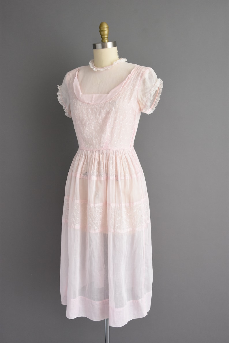 Pastel pink floral embroidered short sleeve full skirt dress 1950s vintage dress Small 50s dress