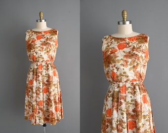vintage 1950s dress - Size Small Medium