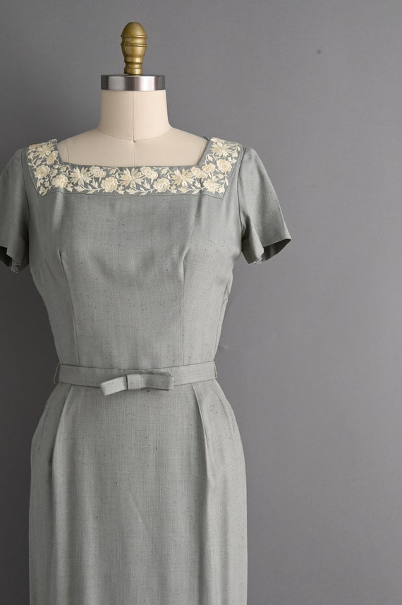 vintage 1950s Floral Embroidered Wiggle Dress | S… - image 4