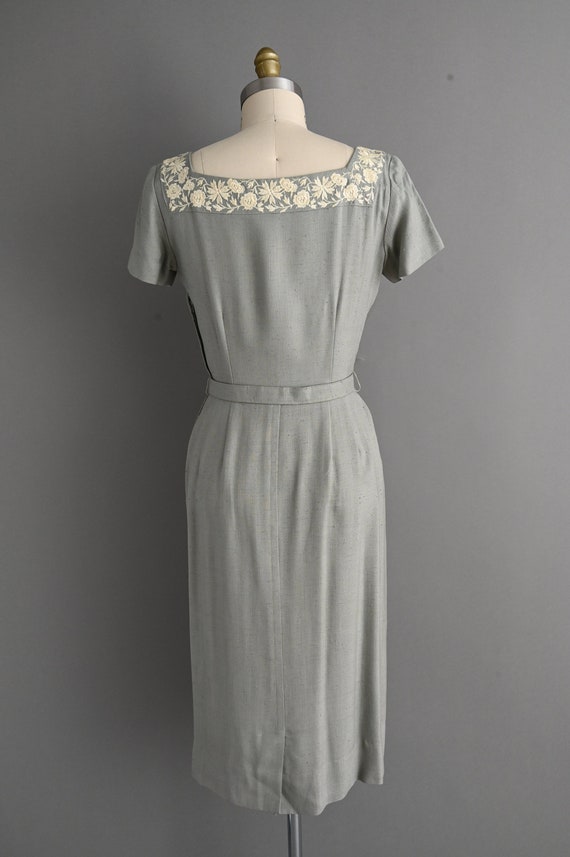 vintage 1950s Floral Embroidered Wiggle Dress | S… - image 9