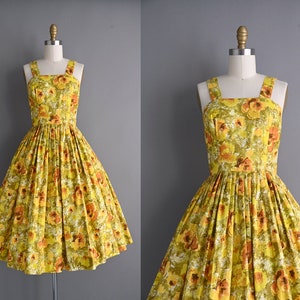 vintage 1950er Jahre Kleid Golden Floral Print Polierte Baumwolle Voller Rock Kleid