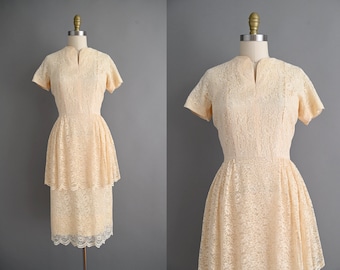 vintage jaren 50-jurk | Ivoorkleurige kant peplum cocktailpartyjurk | Gemiddeld