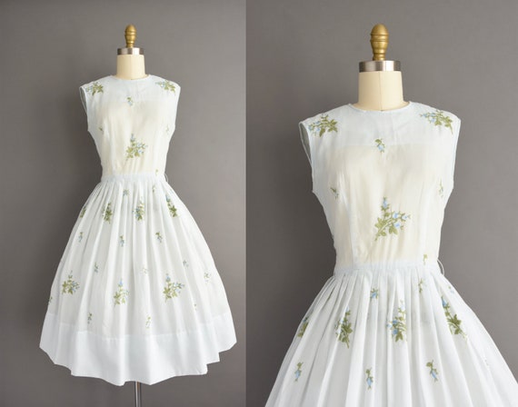 vintage 1950s | Beautiful Icy Blue Embroidered Flo